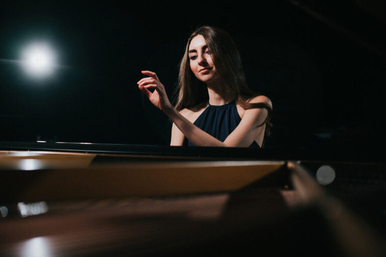 Portréty pianistky Anastazia Panik